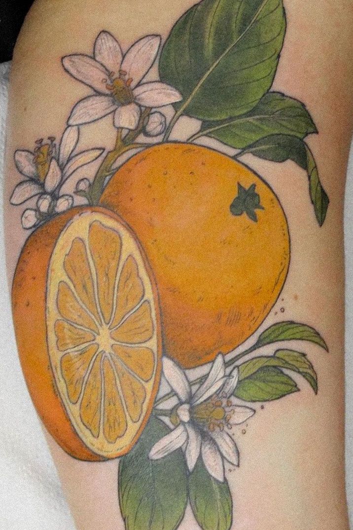 tatuaje pierna a color